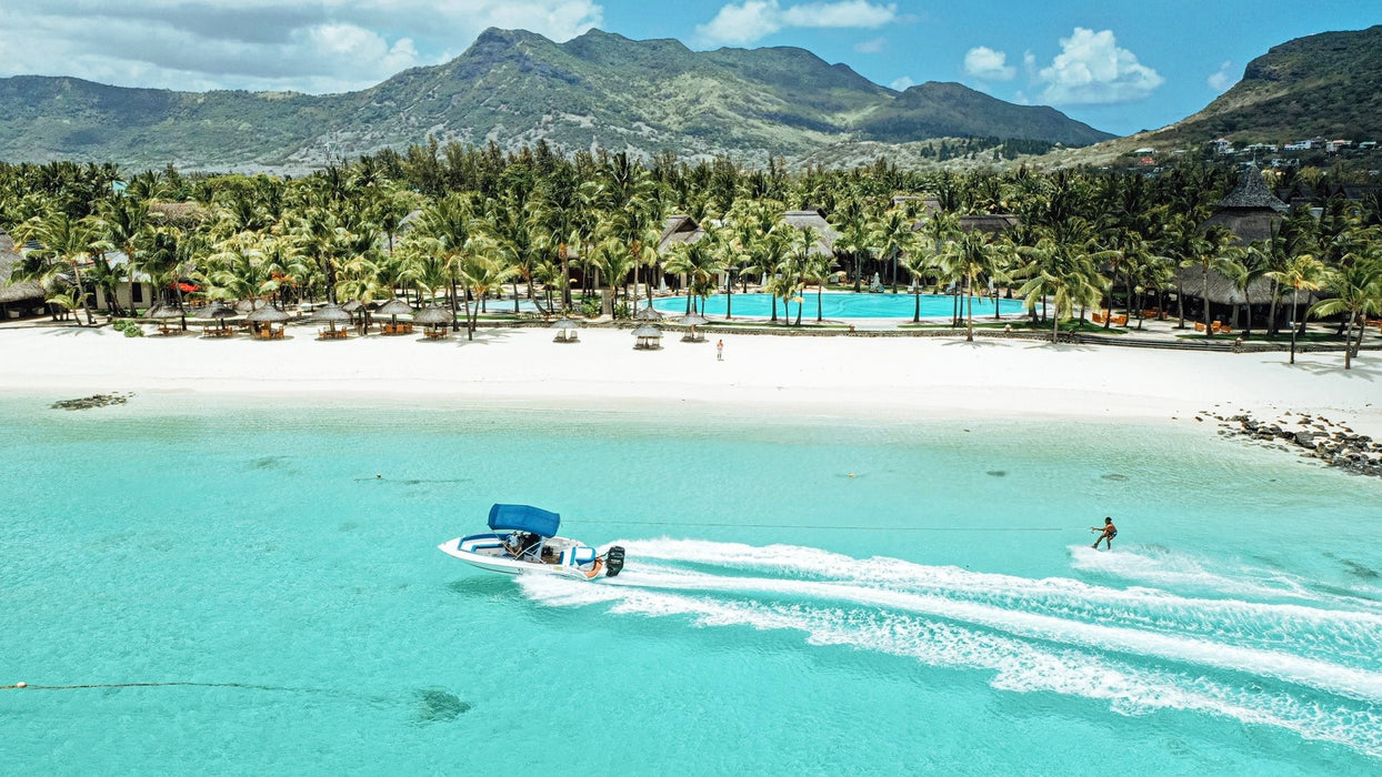 Paradis Beachcomber Golf Resort & Spa